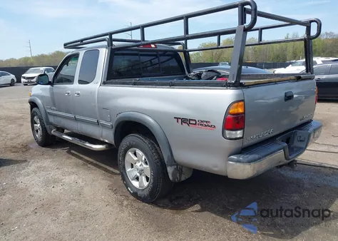 2001 Toyota Tundra Sr5 V8 z USA, uszkodzony, nr VIN 5TBBT44171S158921